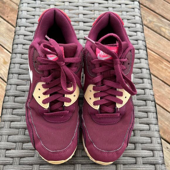 2014 Nike Air Max Essential women sz 8.5 Villain Red/white/champagne 616730 600 - Picture 5 of 11